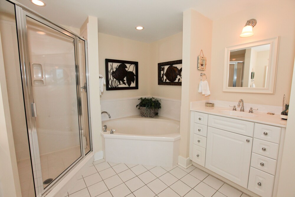 Condo, 2 Bedrooms, 2 Bathrooms - Bathroom
