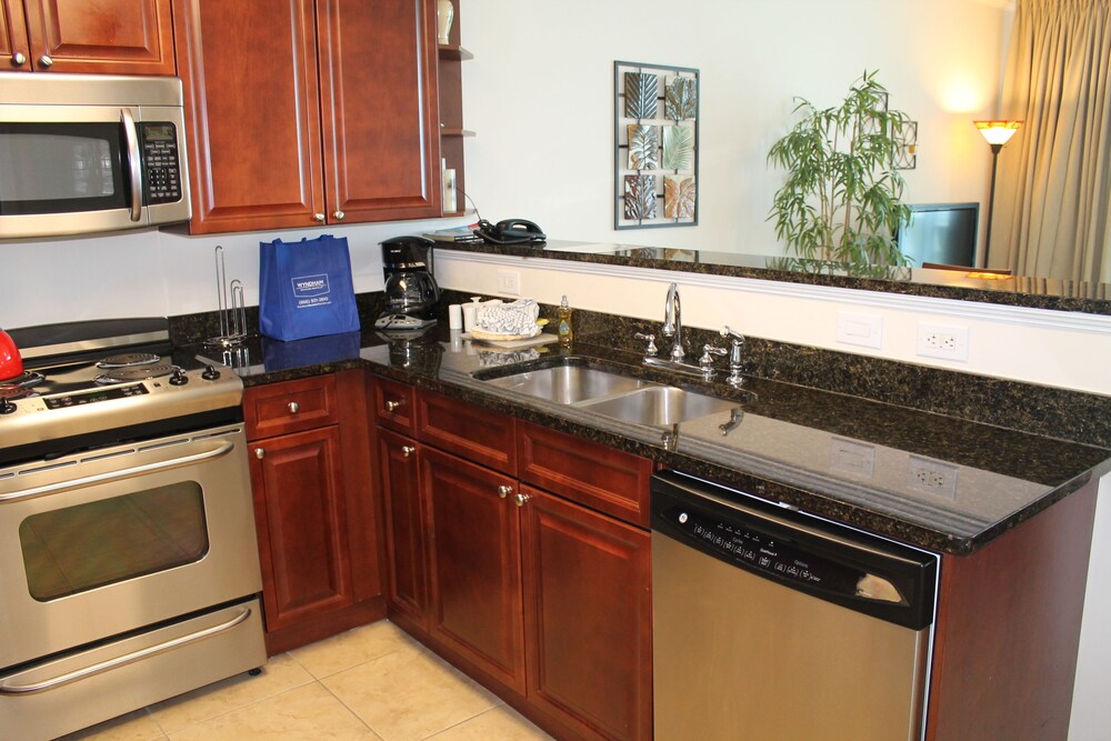 Condo, 1 Bedroom, 1 Bathroom Includes Free Seasonal Beach Service - In-Room Kitchen