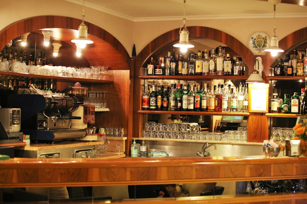 Hotel Bar