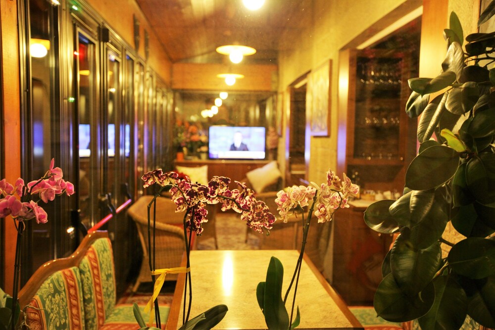Hotel Lounge
