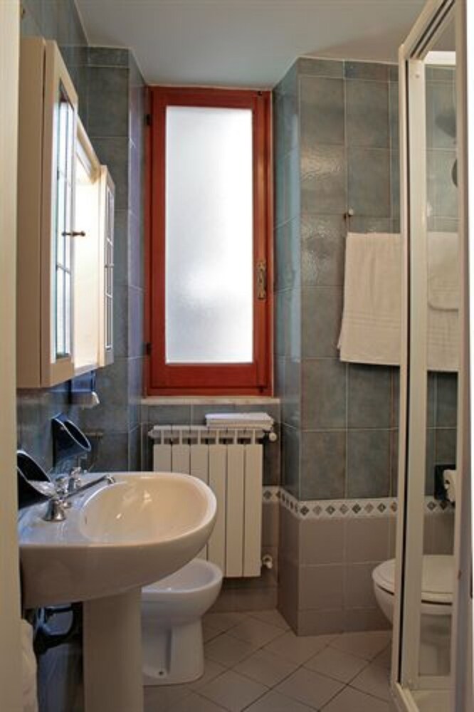 Standard Apartment, 1 Bedroom, Terrace, City View (Carruggio) - Bathroom