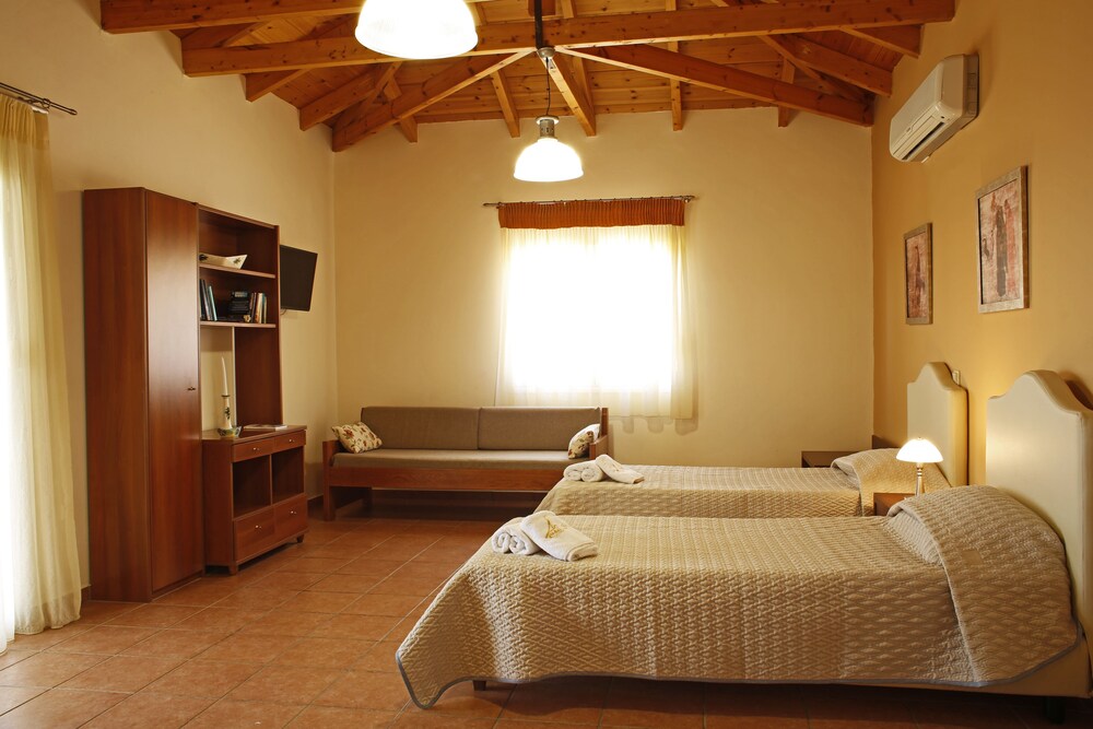 Apartment, 2 Bedrooms, Sea View - Guestroom