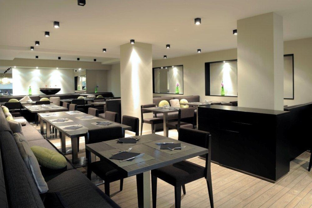 Food Court