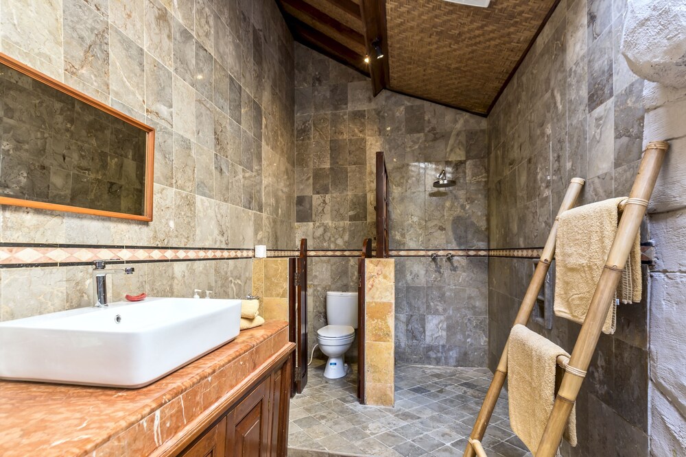 Classic Double Room, 1 King Bed - Bathroom