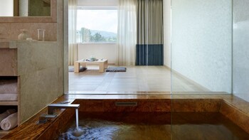 Deep Soaking Bathtub