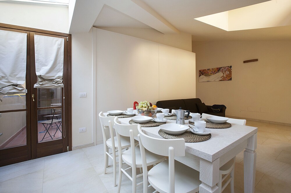 Apartment, 2 Bedrooms, Balcony (5/A , Borgo Albizi 29 - Lift) - Living Area
