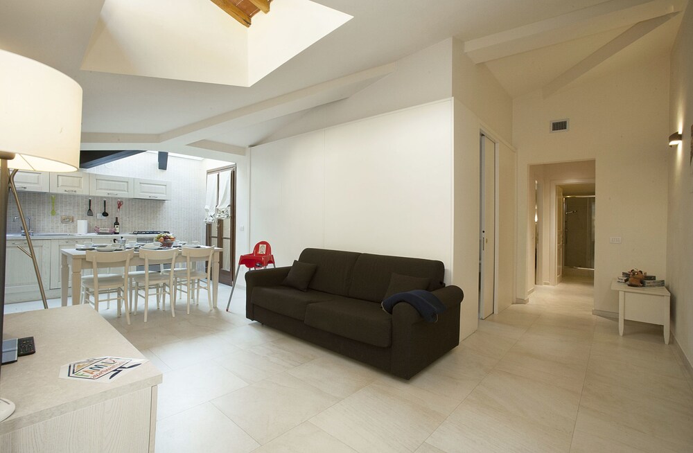 Apartment, 2 Bedrooms, Balcony (5/A , Borgo Albizi 29 - Lift) - Living Room