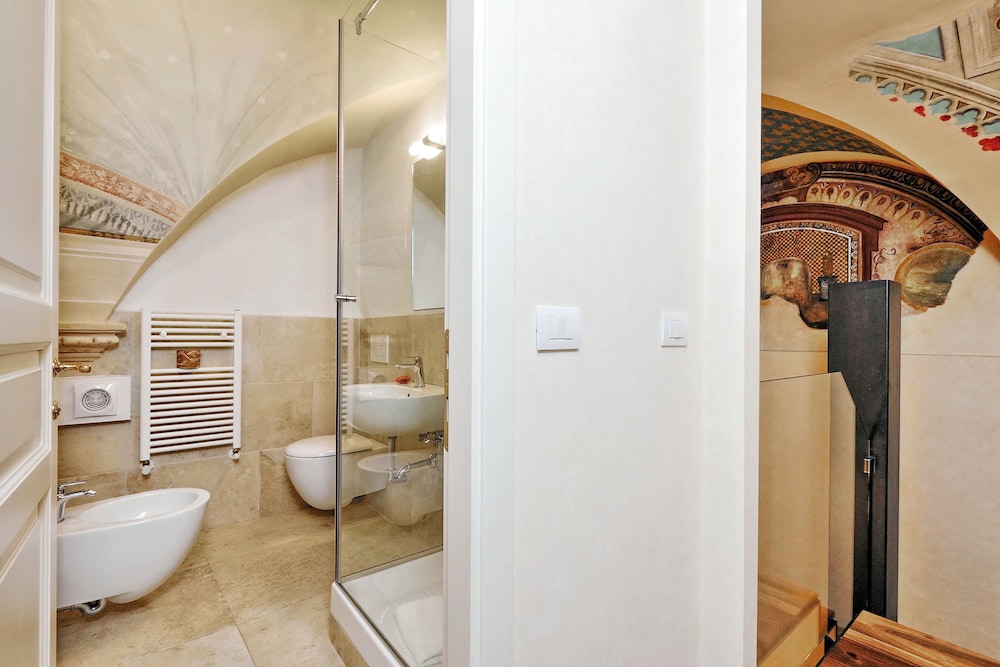 Family Apartment, 3 Bedrooms (9/B, Borgo Albizi 29) - Bathroom