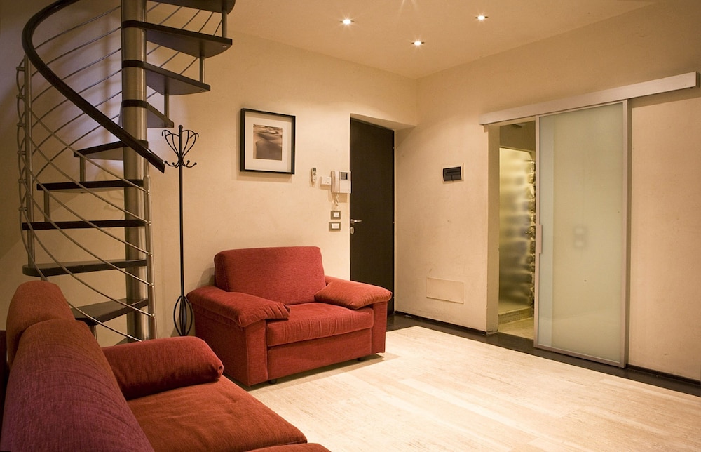 Executive Apartment, 2 Bedrooms, Annex Building (Torre, Via dei Calzaiuoli 2) - Living Room