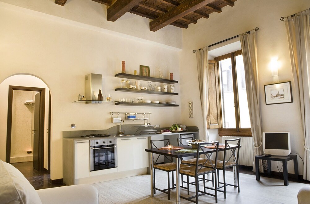 Executive Apartment, 1 Bedroom, Annex Building (Loggia, Via dei Calzaiuoli 2) - Living Room