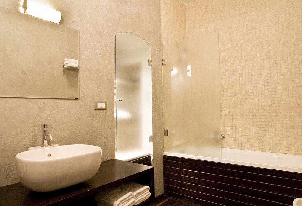 Executive Apartment, 2 Bedrooms, Annex Building (Torre, Via dei Calzaiuoli 2) - Bathroom