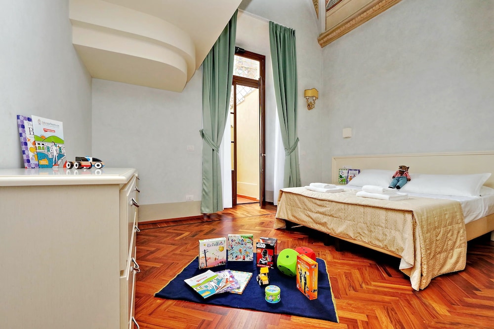 Family Apartment, 3 Bedrooms (9/B, Borgo Albizi 29) - Guestroom