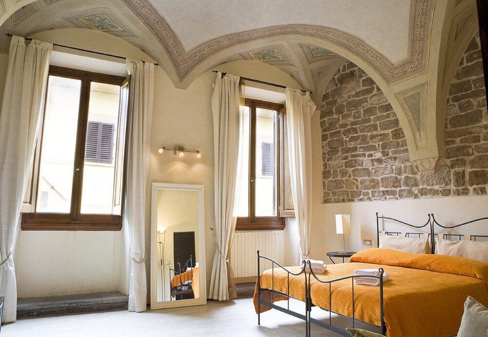Executive Apartment, 2 Bedrooms, Annex Building (Torre, Via dei Calzaiuoli 2) - Guestroom