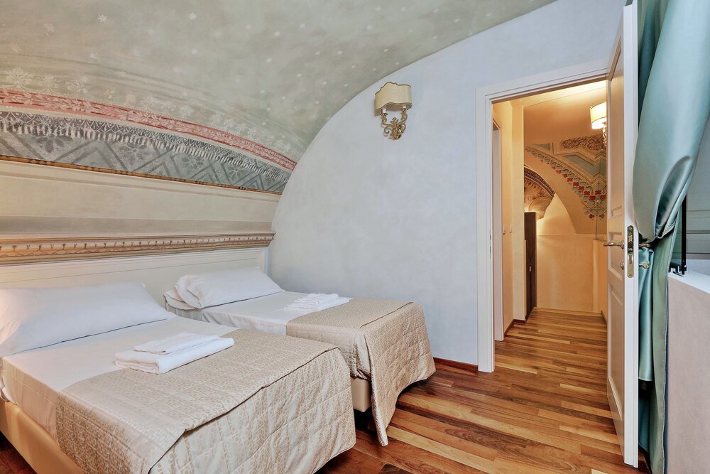 Family Apartment, 3 Bedrooms (9/B, Borgo Albizi 29) - Guestroom