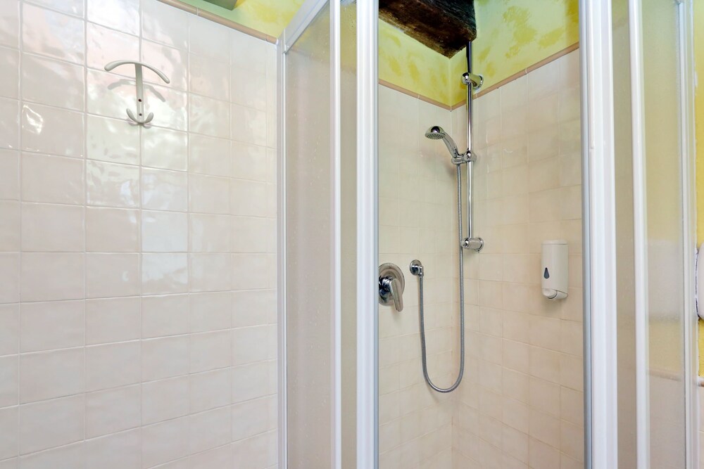 Superior Duplex, 2 Bedrooms, Annex Building (Palagio, Vicolo del Panico 2 - Lift) - Bathroom Shower