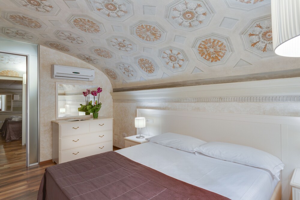 Apartment, 3 Bedrooms (5/B, Borgo Albizi, 29 - Lift) - Guestroom