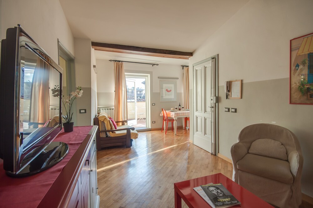 Penthouse, View (Rosso, Via della condotta 16) - Living Area