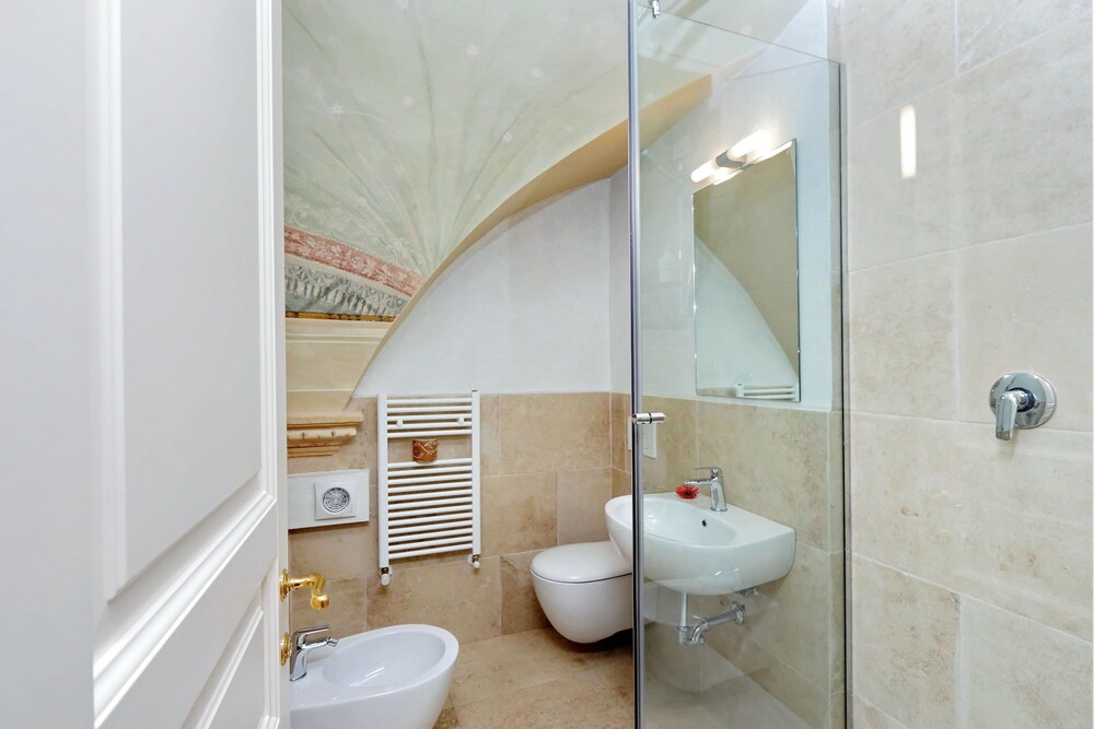 Family Apartment, 3 Bedrooms (9/B, Borgo Albizi 29) - Bathroom