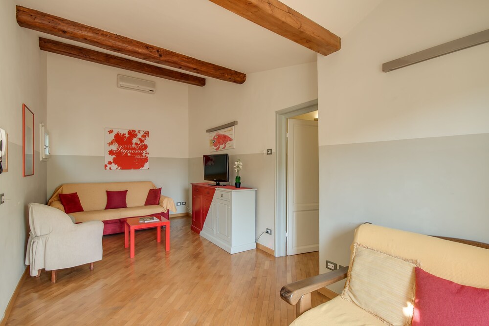 Penthouse, View (Rosso, Via della condotta 16) - Living Room