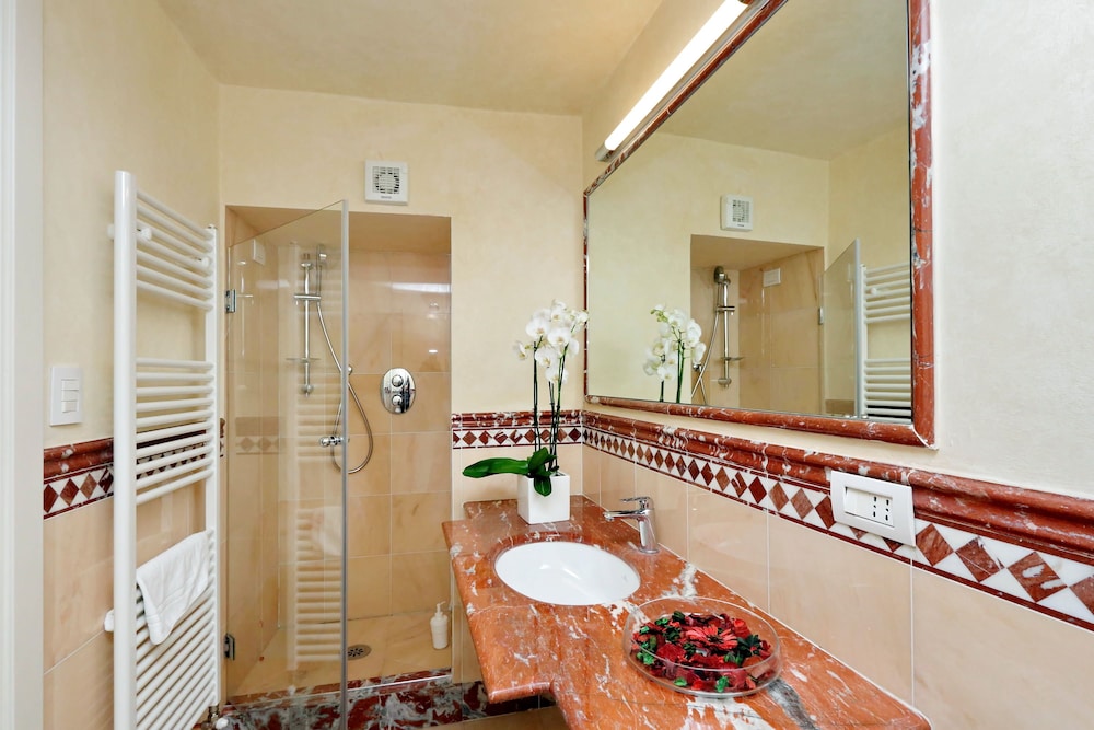 Family Apartment, 3 Bedrooms (9/B, Borgo Albizi 29) - Bathroom