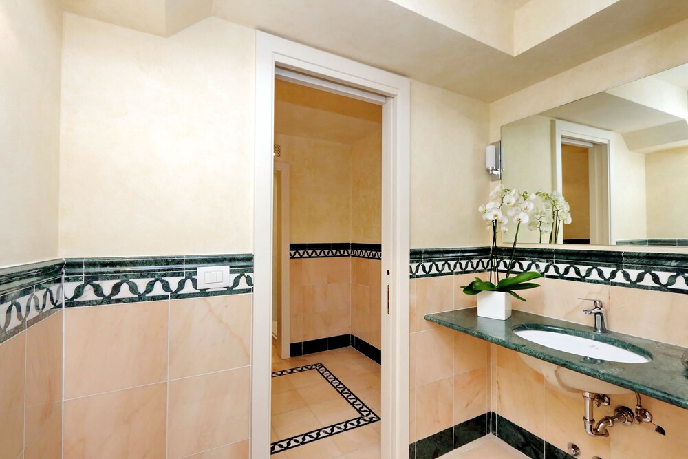 Family Apartment, 3 Bedrooms (9/B, Borgo Albizi 29) - Bathroom