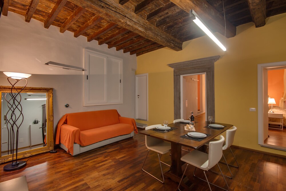Apartment, 2 Bedrooms (Cerchi, Via dei Cerchi 7) - Living Area