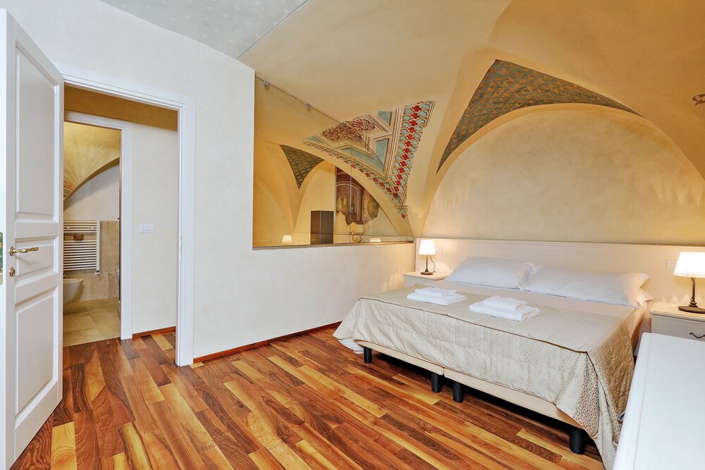 Family Apartment, 3 Bedrooms (9/B, Borgo Albizi 29) - Guestroom