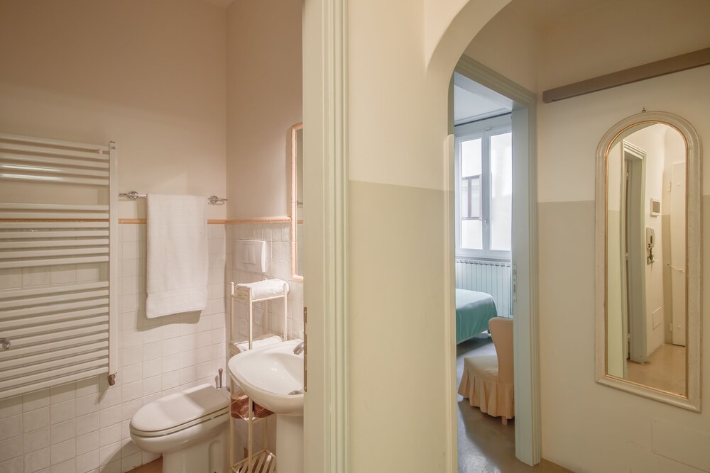 Superior Apartment, 2 Bathrooms (Verde, Via della condotta 16) - Bathroom