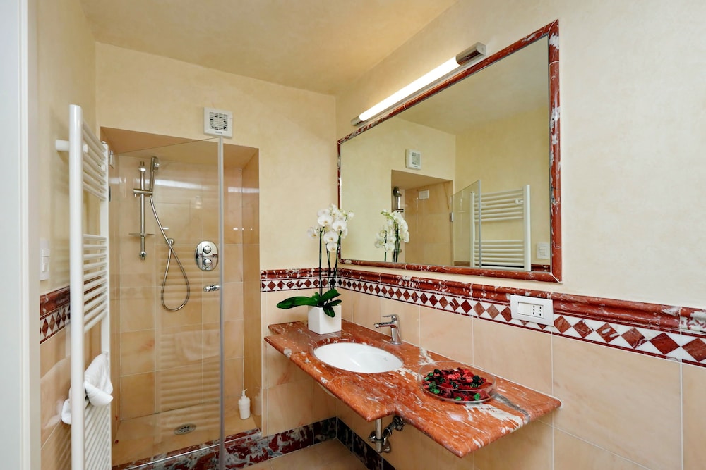 Family Apartment, 3 Bedrooms (9/B, Borgo Albizi 29) - Bathroom