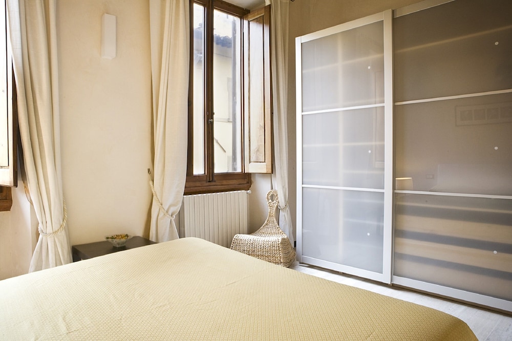 Executive Apartment, 1 Bedroom, Annex Building (Loggia, Via dei Calzaiuoli 2) - Guestroom