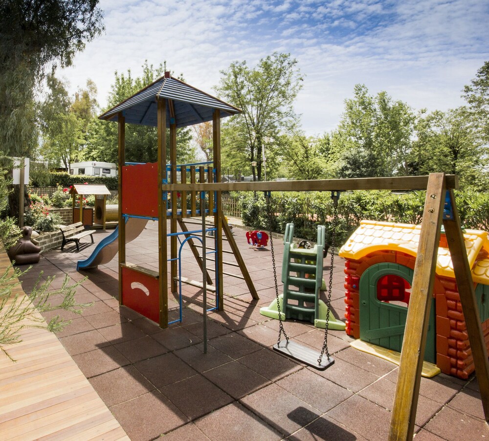 Childrens Play Area - Outdoor