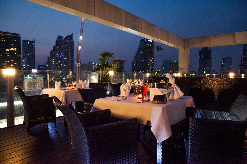Hotel Lounge