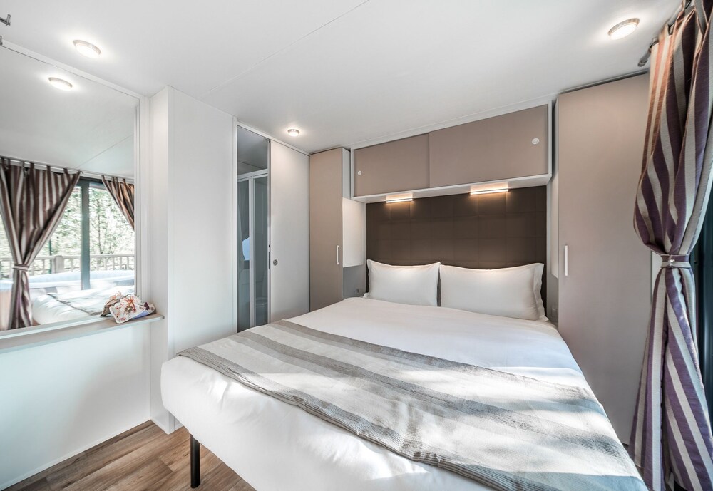 Deluxe Chalet, 2 Bedrooms - Guestroom