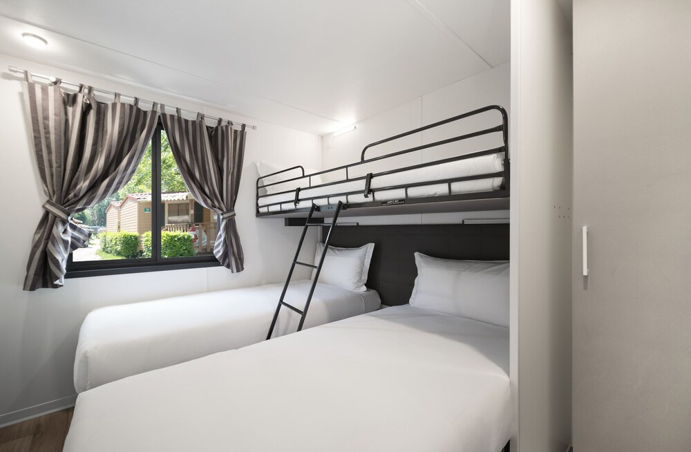 Deluxe Chalet, 2 Bedrooms - Guestroom