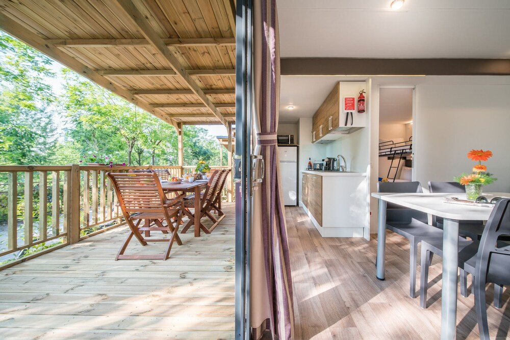 Deluxe Chalet, 2 Bedrooms - Living Area