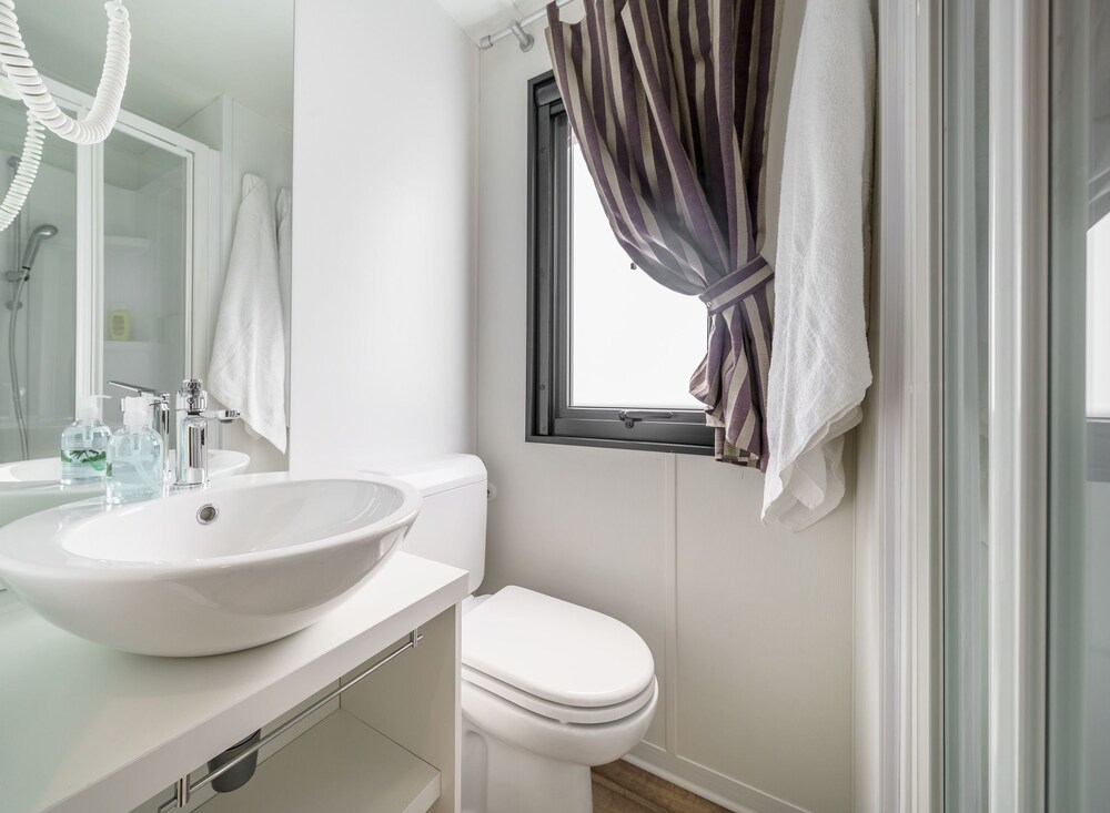 Deluxe Chalet, 2 Bedrooms - Bathroom
