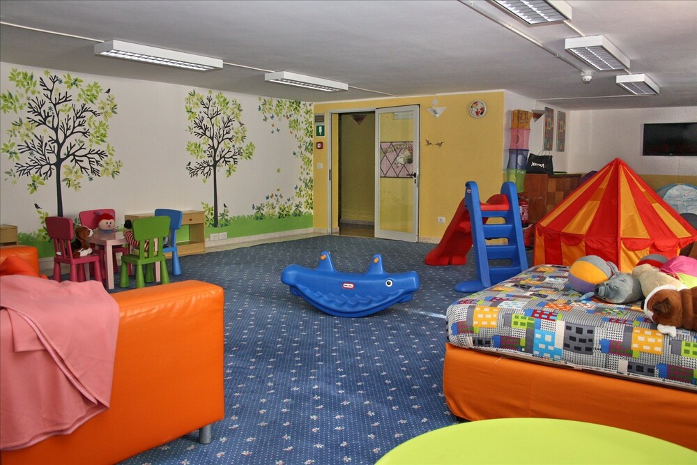 Childrens Play Area - Indoor