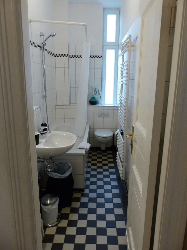 Standard Apartment - Bathroom