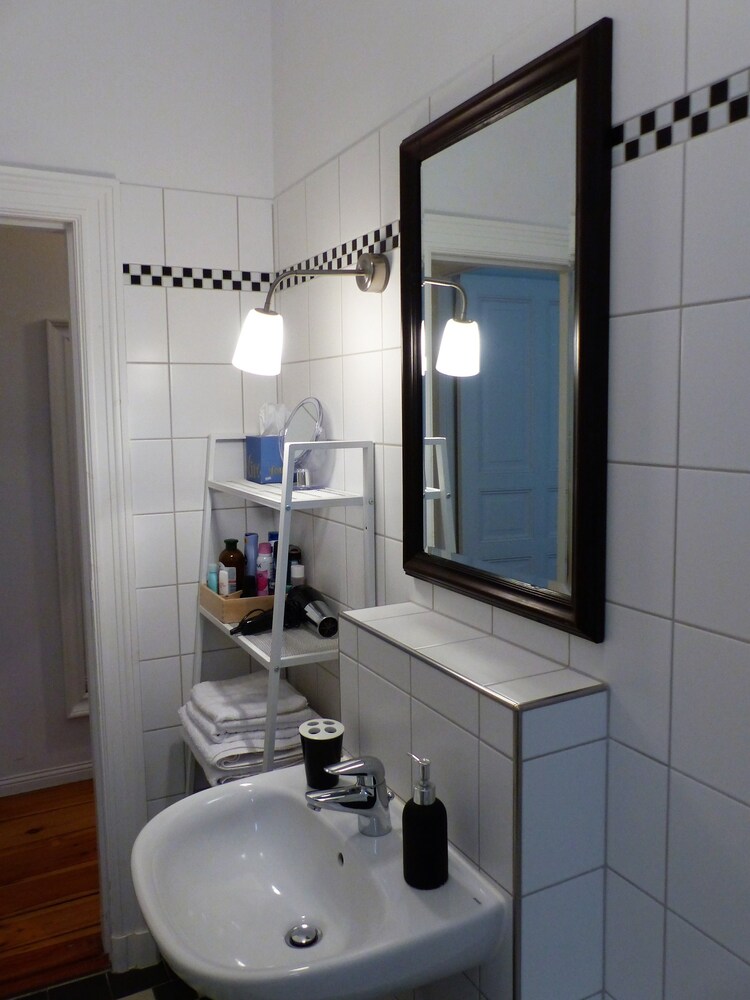 Standard Apartment - Bathroom