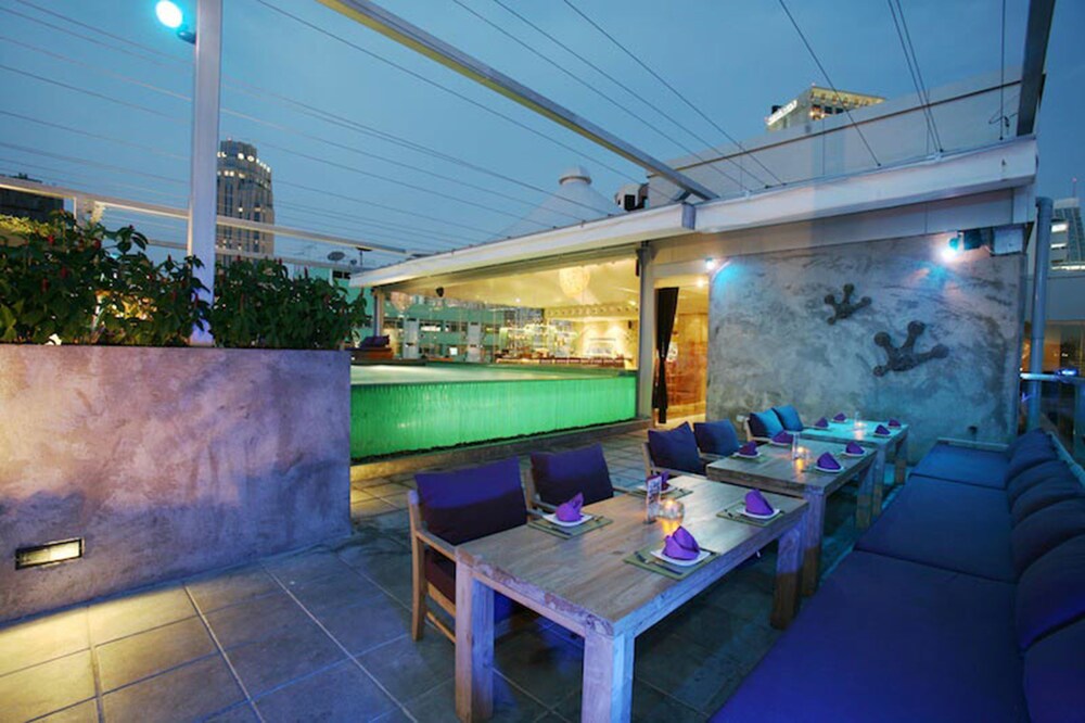 Poolside Bar
