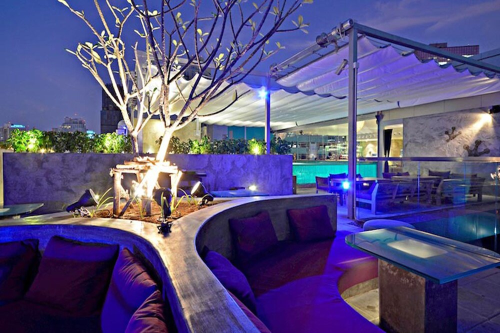 Poolside Bar