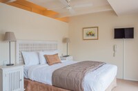 Executive Penthouse 2 Bed 2 Bath