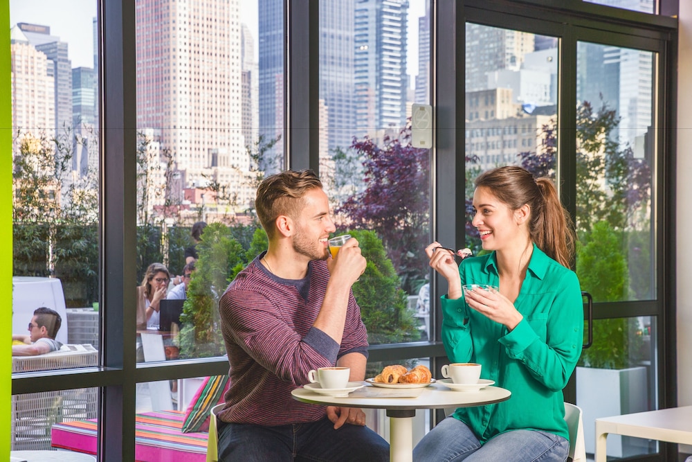 Couples dining, YOTEL New York Times Square