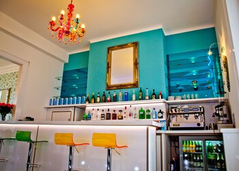 Hotel Bar