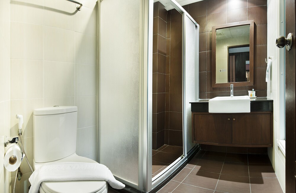 Deluxe Room - Bathroom