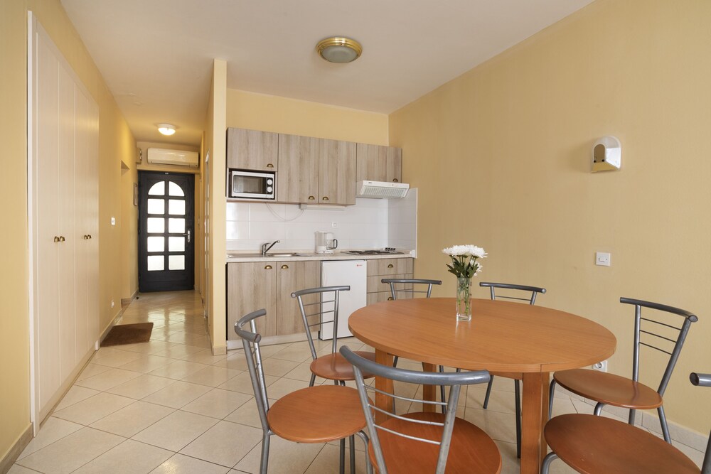 Apartment Family - Living Area