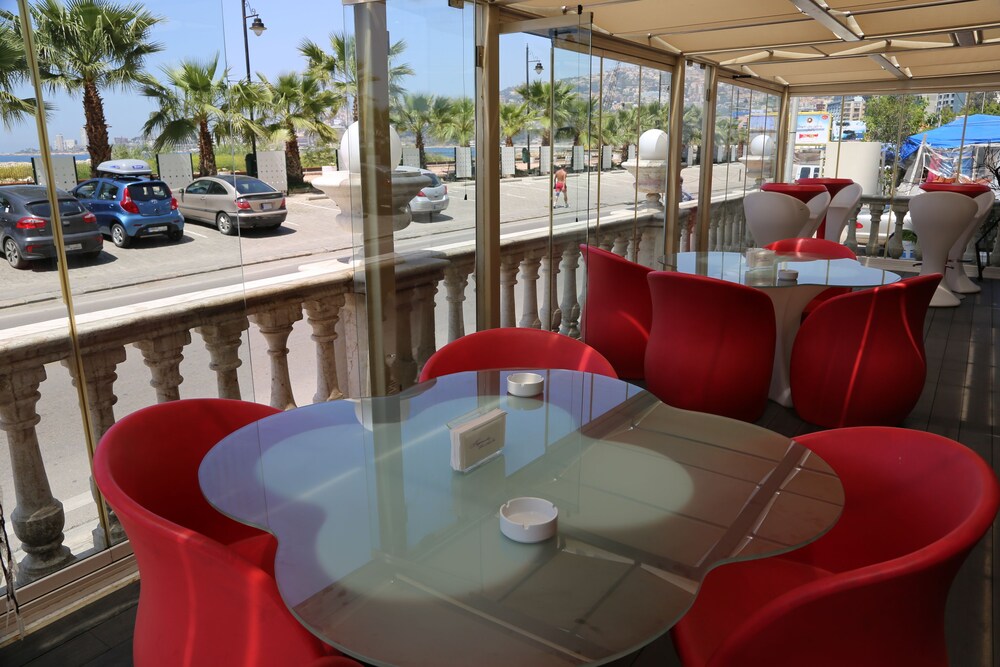 Hotel Lounge
