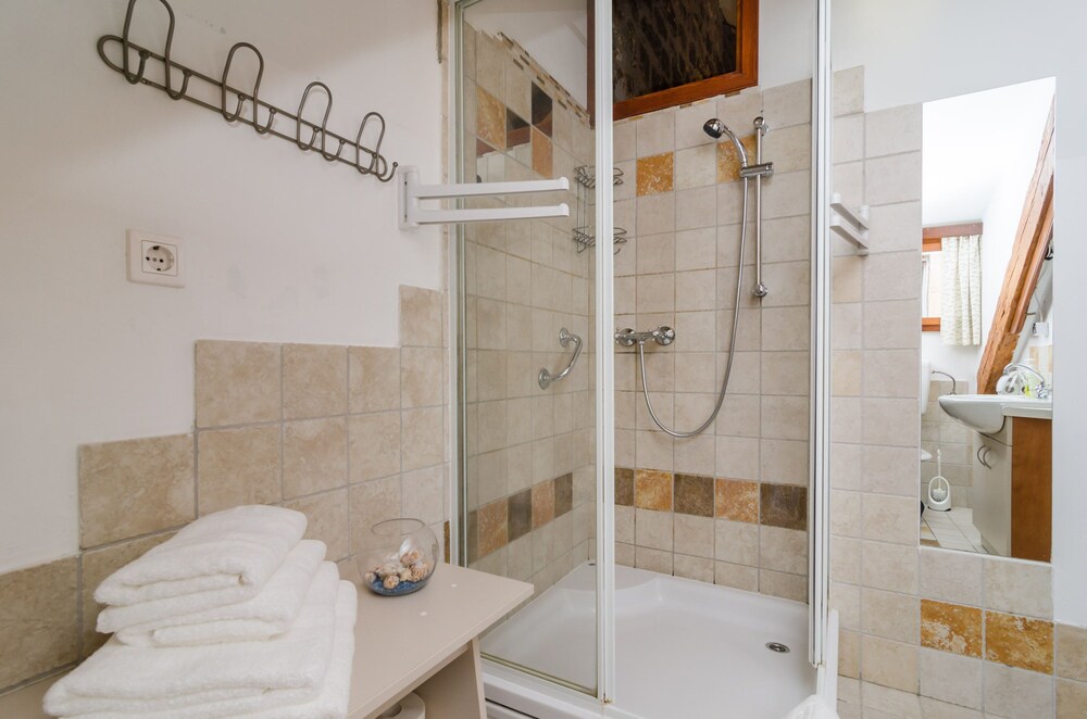 Comfort Apartment - Bathroom Shower