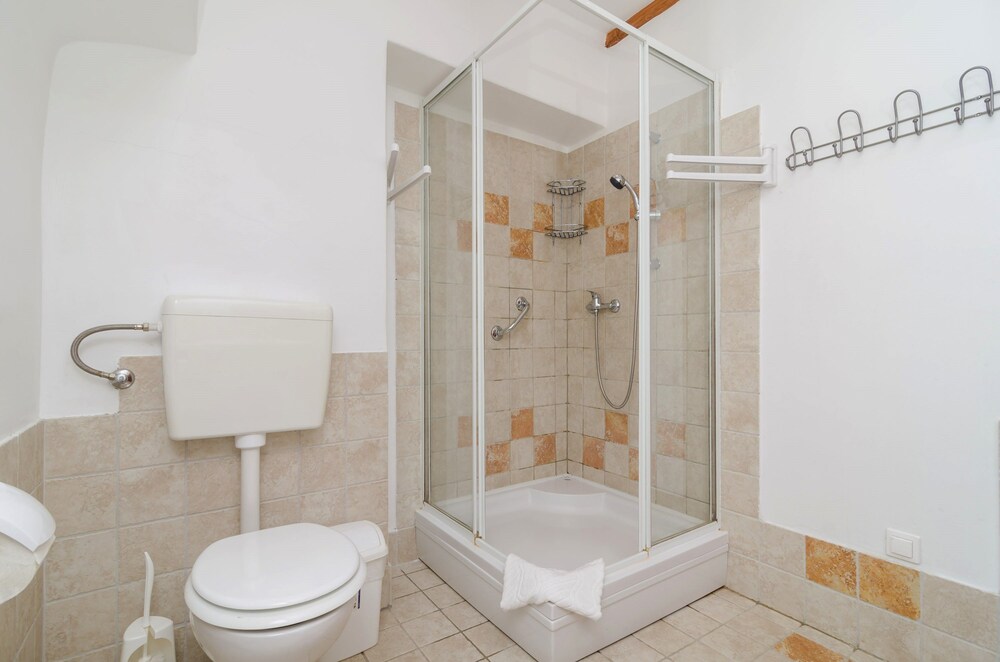 Standard Apartment - Bathroom