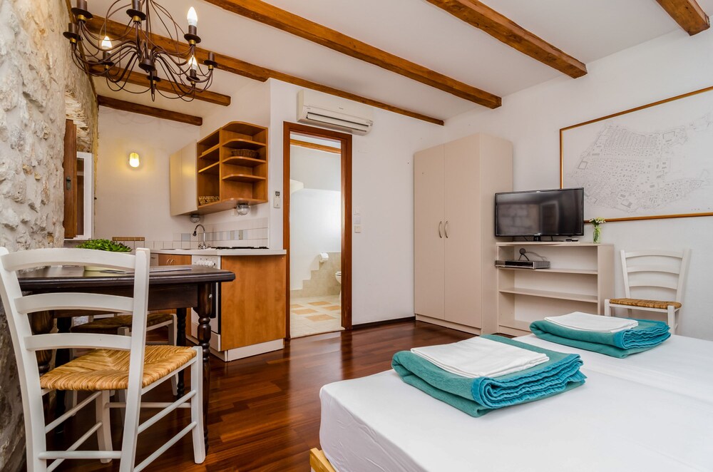 Standard Apartment - Guestroom